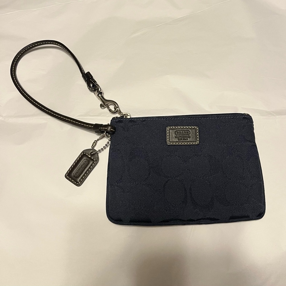 COACH 💕NWOT Navy Blue Y2K Wristlet Signature Print